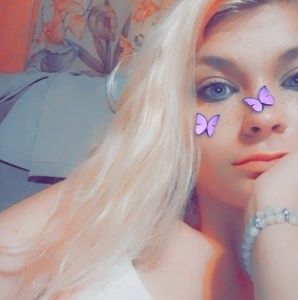 Meet your Posher, Alecia